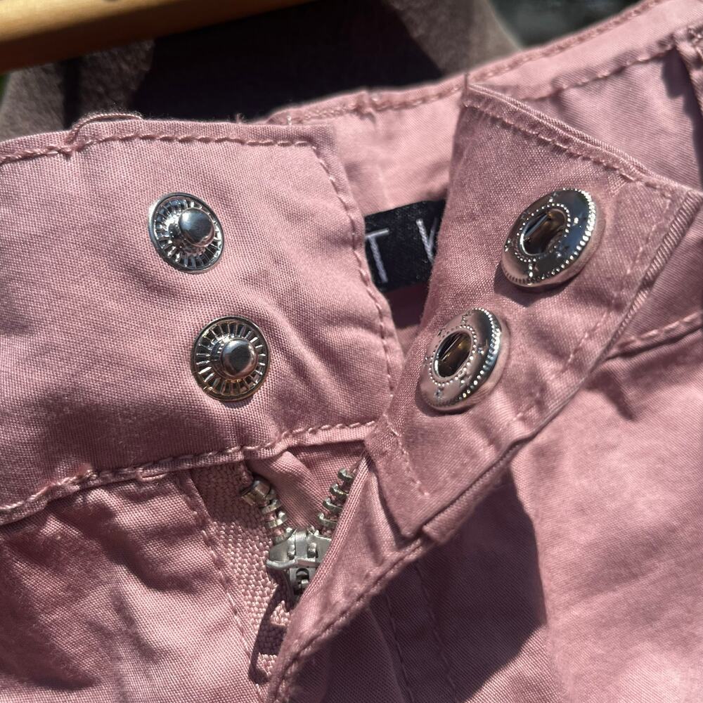 HOT KISS LOW RISE CARGO SHORT MUAVE ROSE Sz 9 - Picture 5 of 10